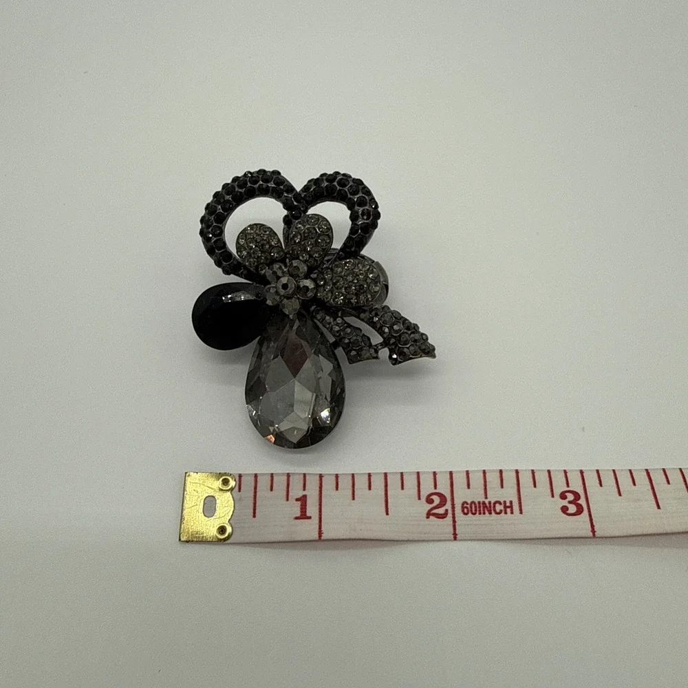 Vintage Cocktail Ring Oversized Floral Rhinestones Gunmetal Tone‎ Stretchy Band